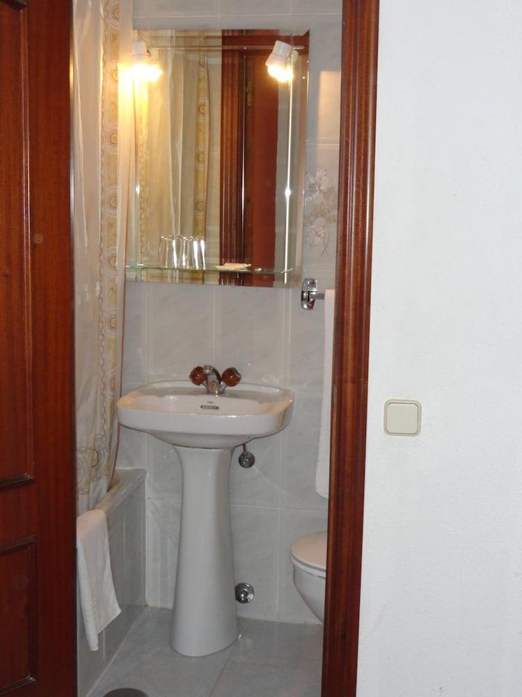 Hostal Fuencarral Kryse Madrid Exteriör bild