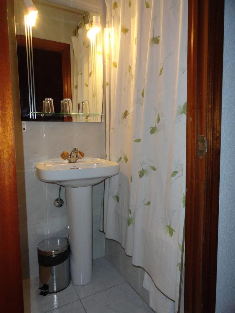 Hostal Fuencarral Kryse Madrid Exteriör bild