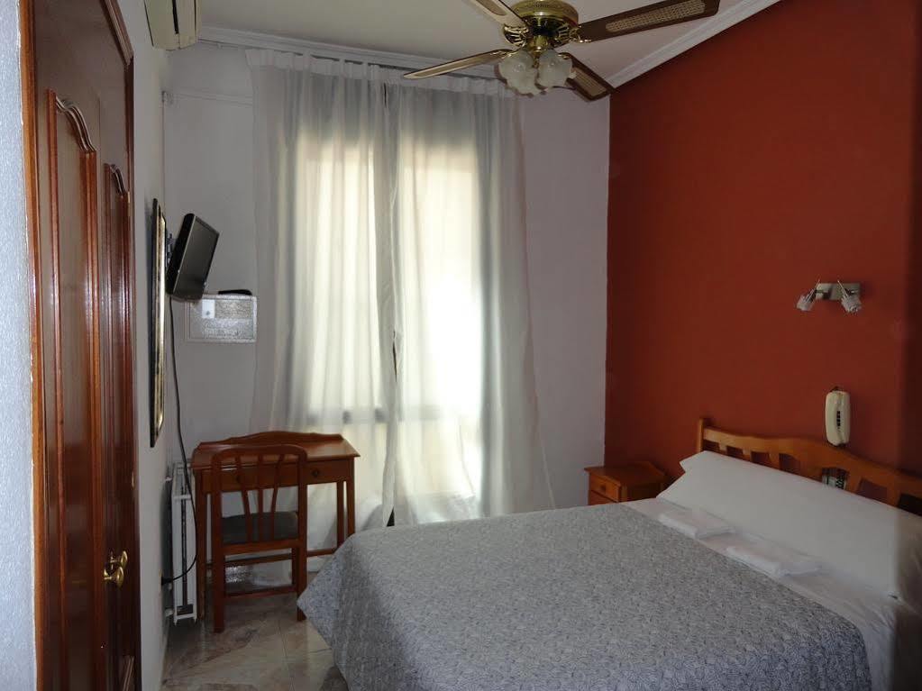 Hostal Fuencarral Kryse Madrid Exteriör bild